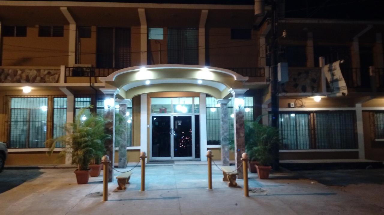Hotel El Reformador Puerto Barrios Exteriör bild