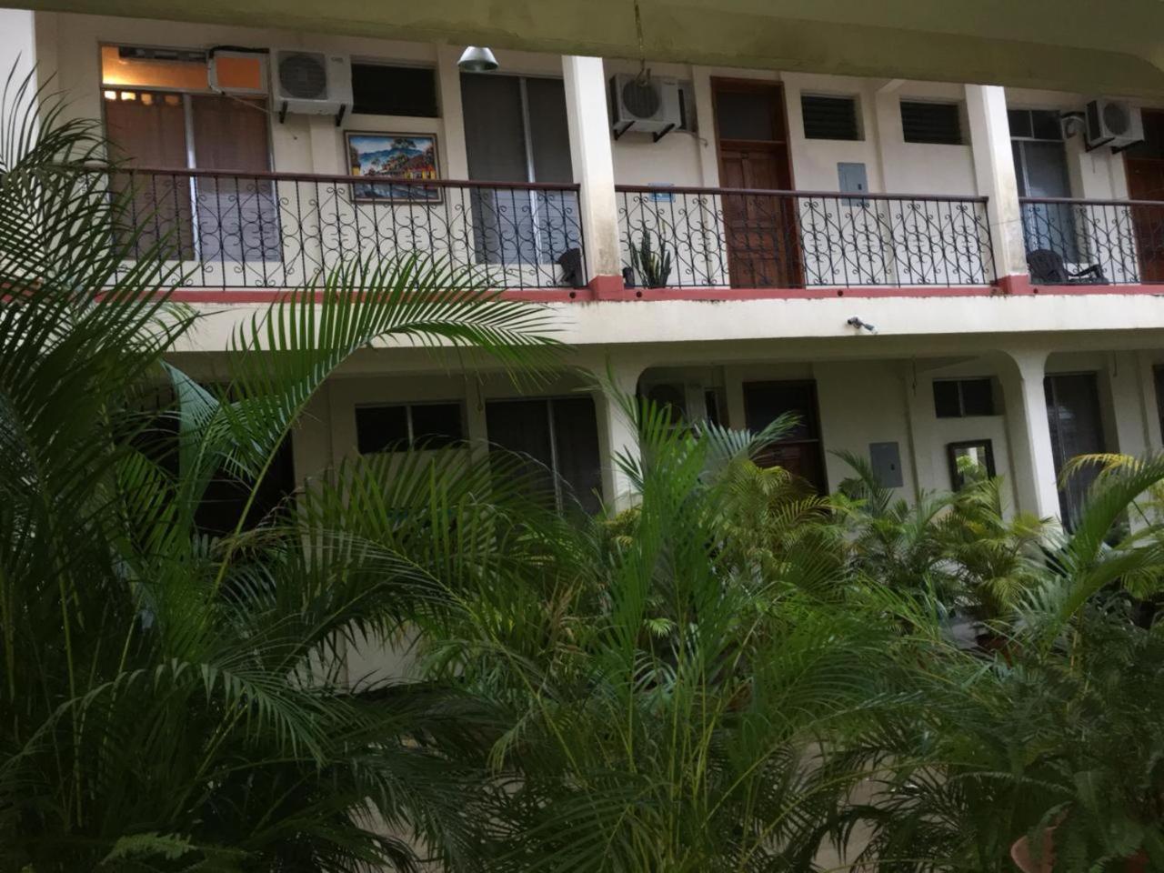 Hotel El Reformador Puerto Barrios Exteriör bild