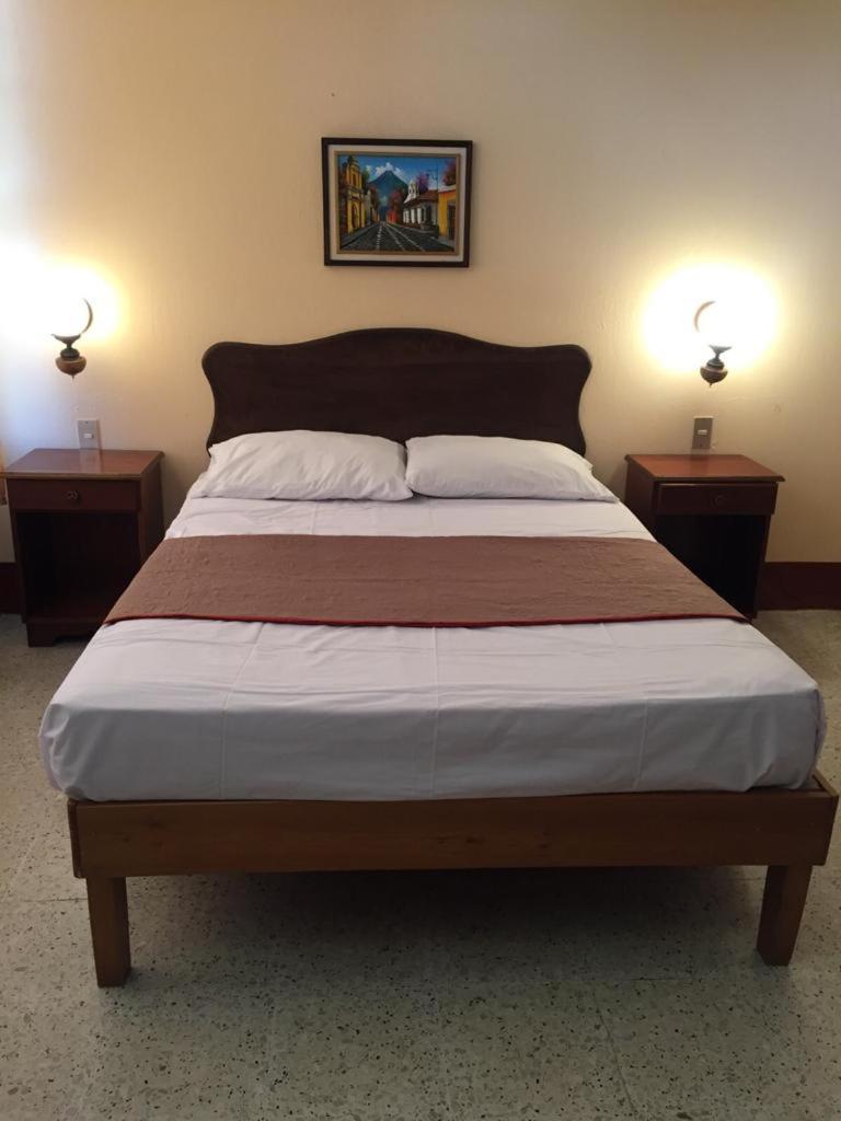 Hotel El Reformador Puerto Barrios Exteriör bild
