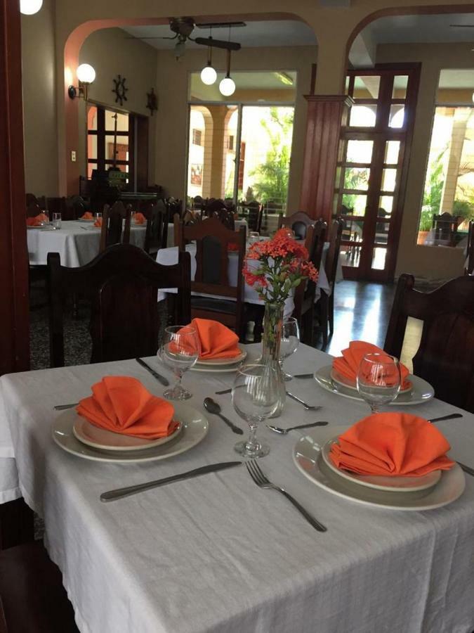 Hotel El Reformador Puerto Barrios Exteriör bild