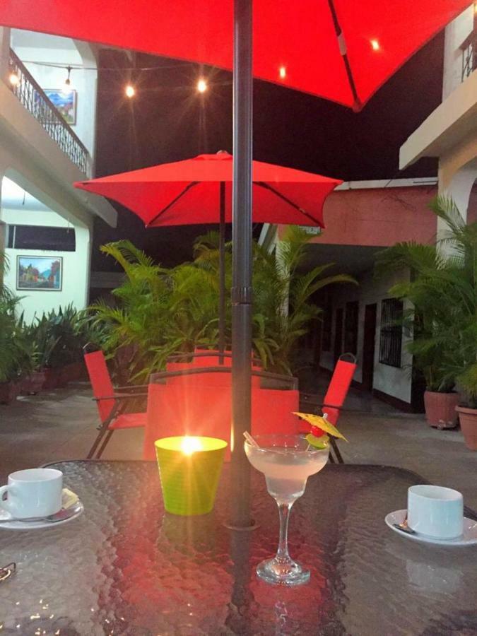 Hotel El Reformador Puerto Barrios Exteriör bild